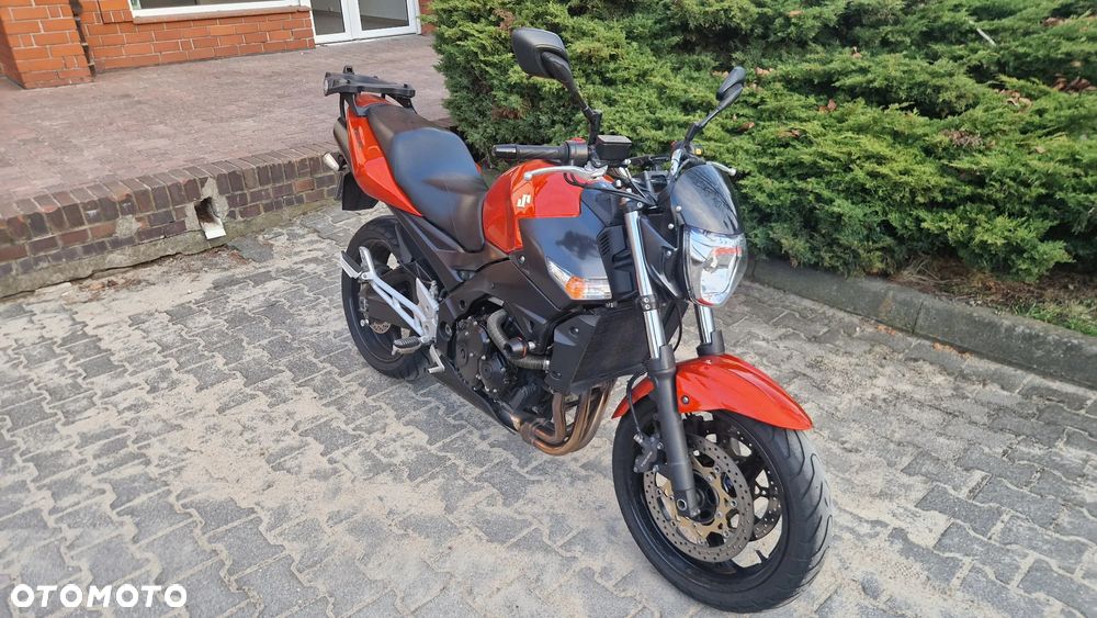 Suzuki GSR - 5