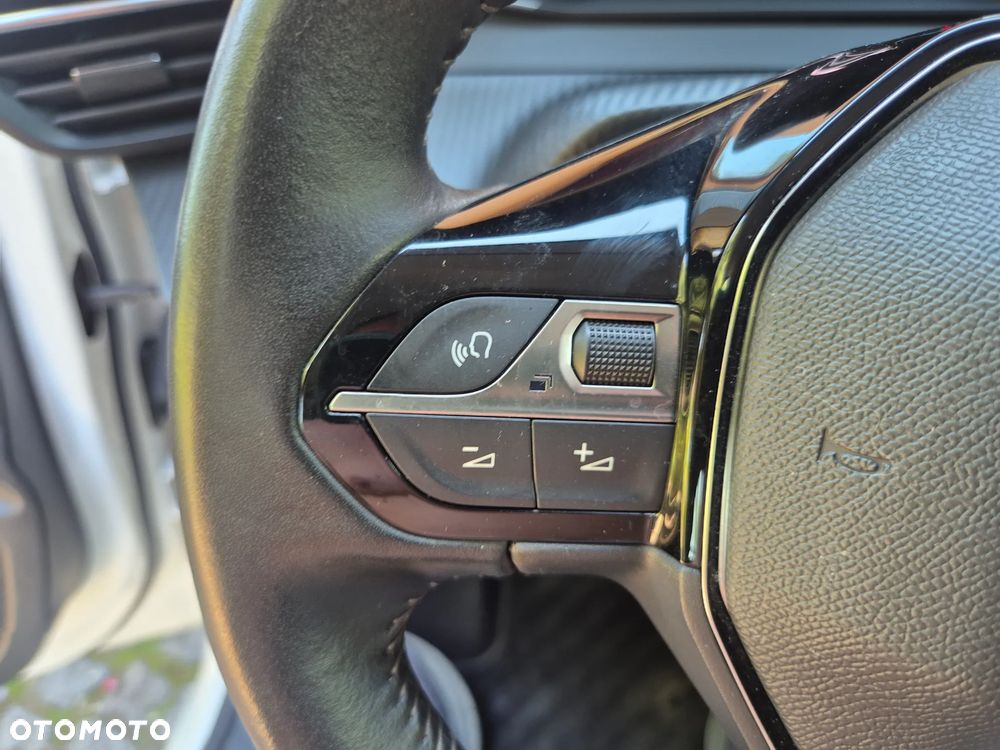 Peugeot 208 Elektromotor 136 Allure Pack - 13