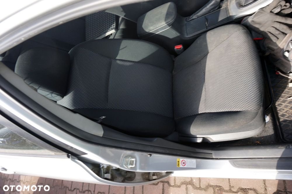 FOTEL PRZEDNI PRAWY COROLLA E15 LIFT SEDAN GRZANY TOYOTA 2010-2013 - 1