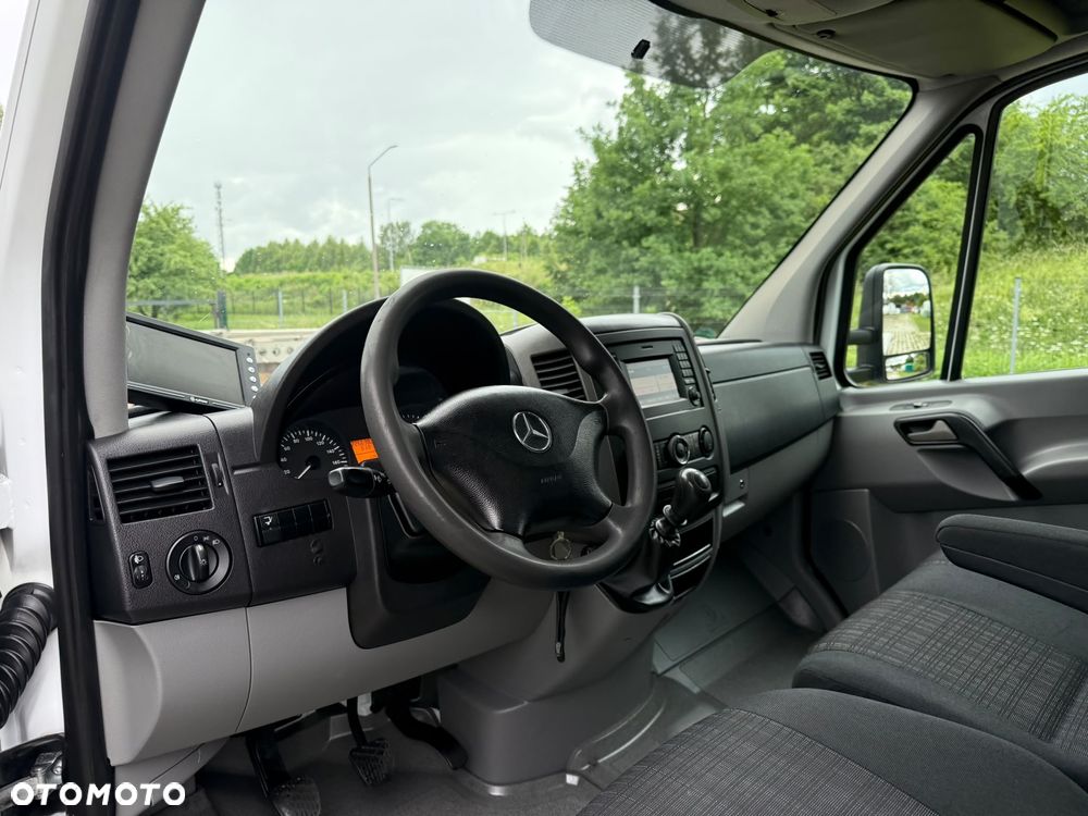 Mercedes-Benz Sprinter - 13