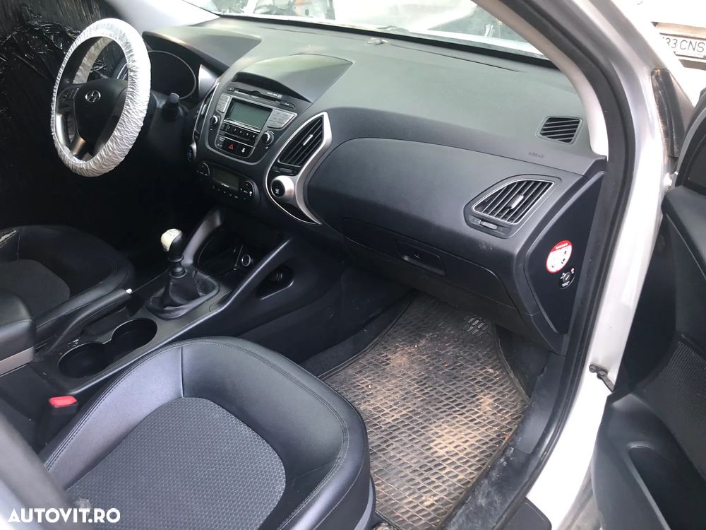 Dezmembrez Hyundai IX35 gri argintiu 2.0 CRDI 4WD 2012 - 8