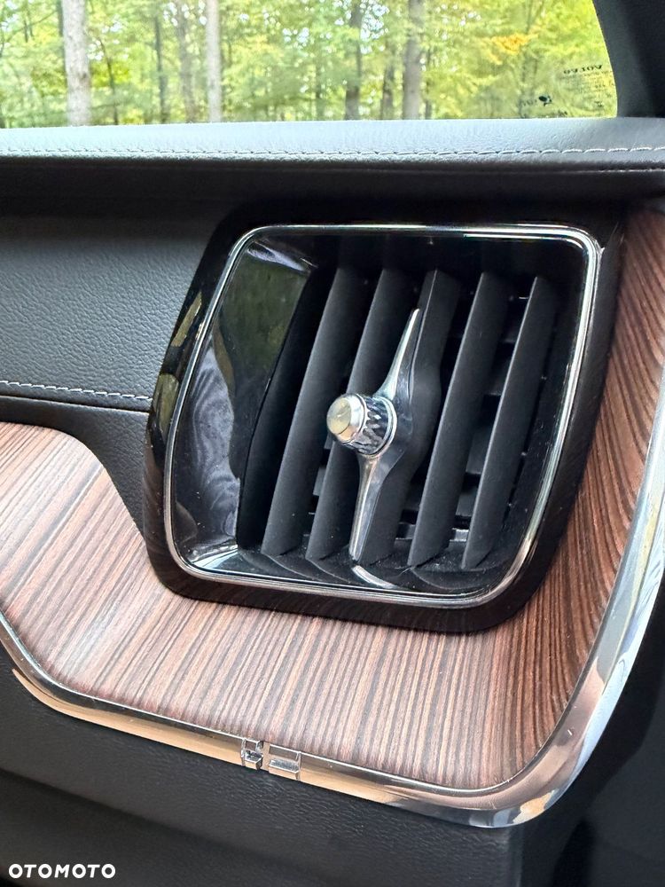 Volvo XC 60 B5 B AWD Ultimate Dark - 16