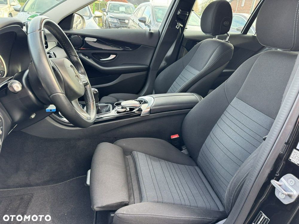 Mercedes-Benz Klasa C 180 T Avantgarde - 23