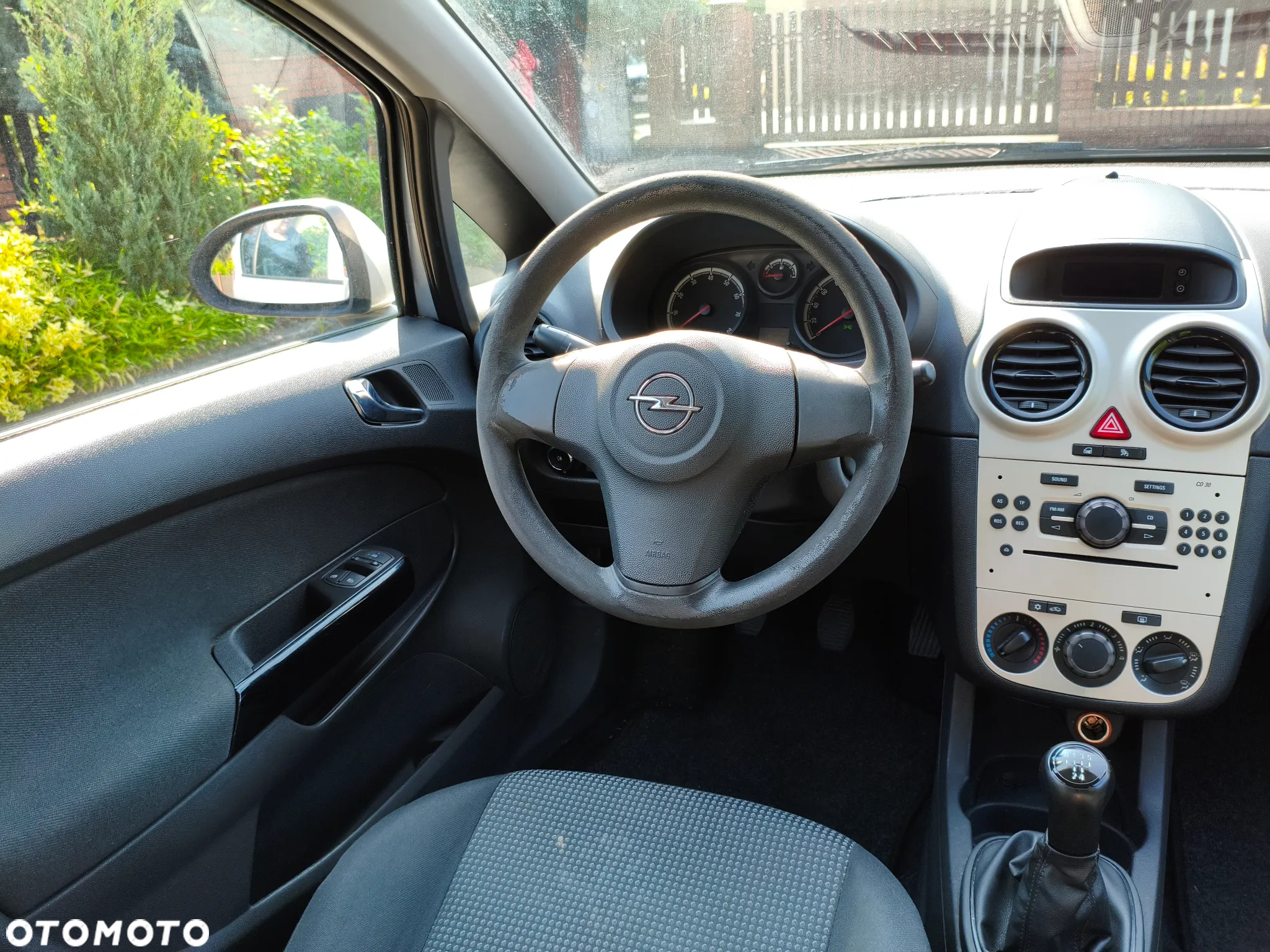 Opel Corsa 1.2 16V Essentia - 12