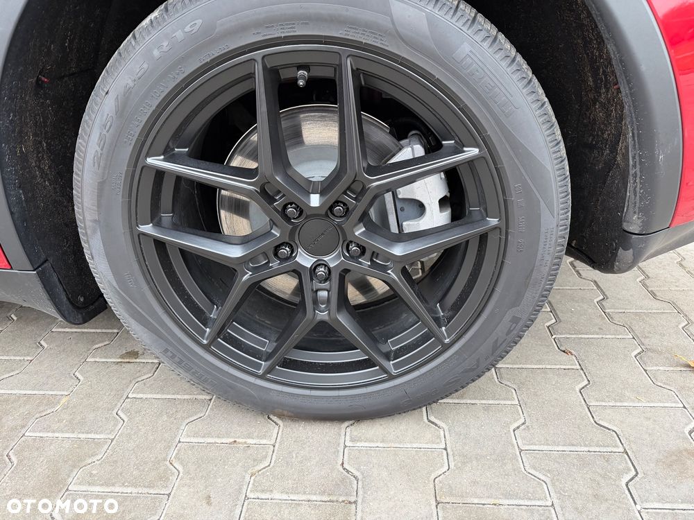 Tesla Model Y 2023 photo 2