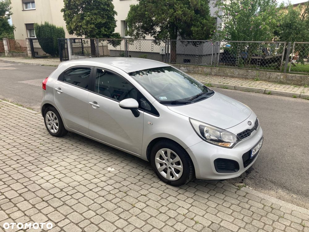 Kia Rio 1.2 L - 2