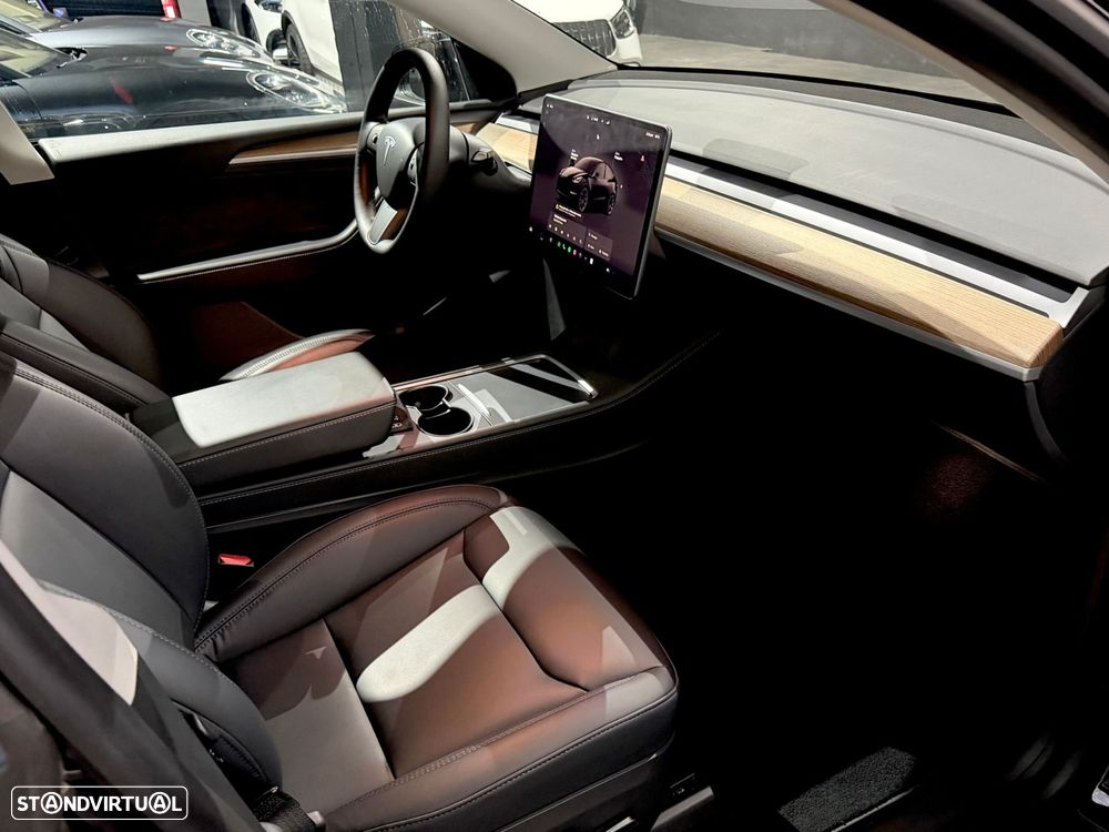 Tesla Model Y Performance Dual Motor AWD - 15