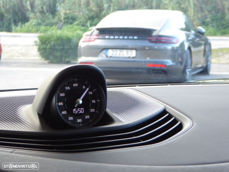 Porsche Taycan Cross Turismo 4 - 17