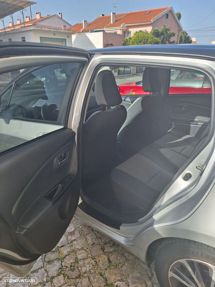 Toyota Yaris 1.5 HSD 20 Anos - 8