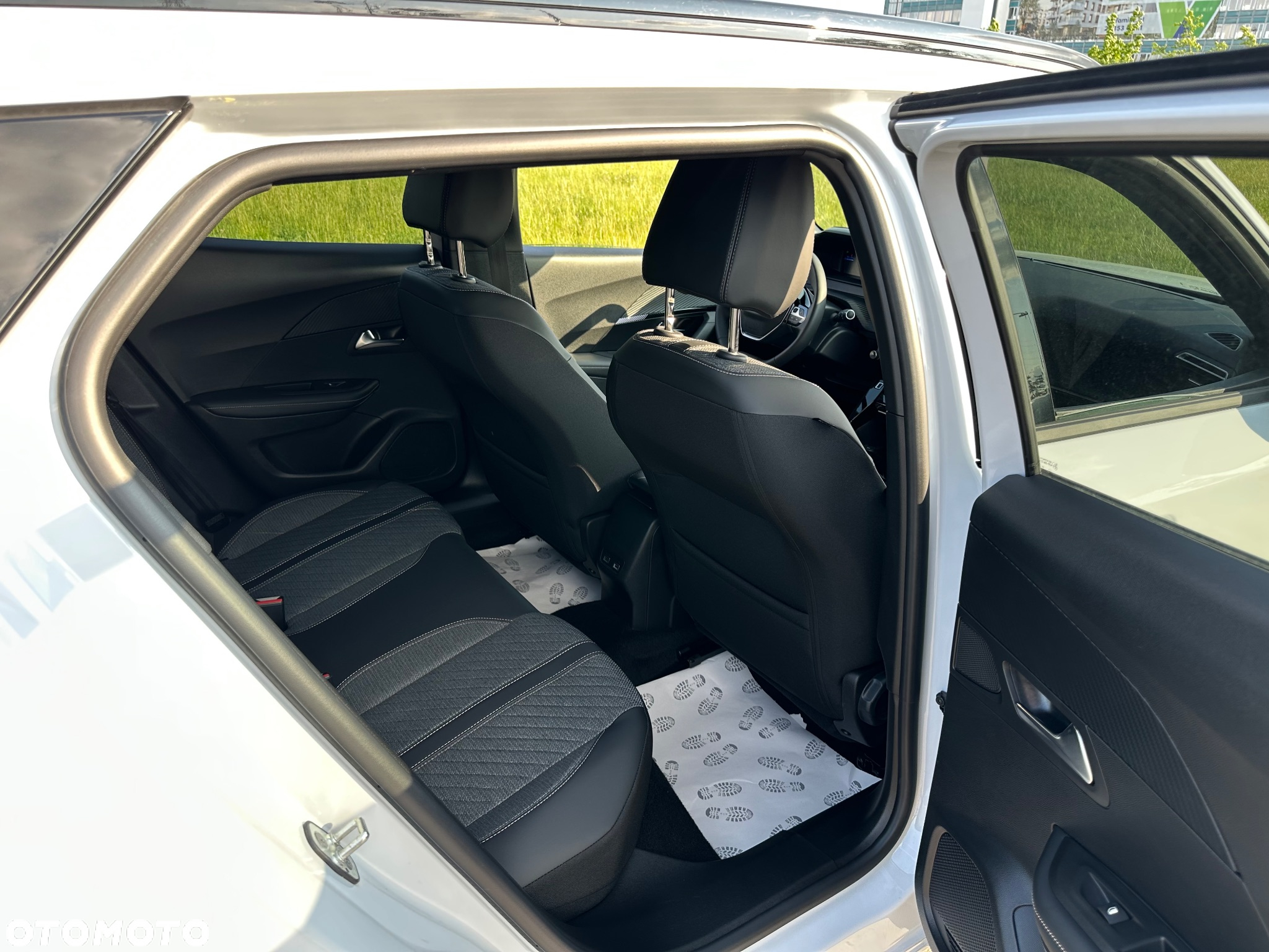 Peugeot 2008 e-2008 54kWh Allure - 5