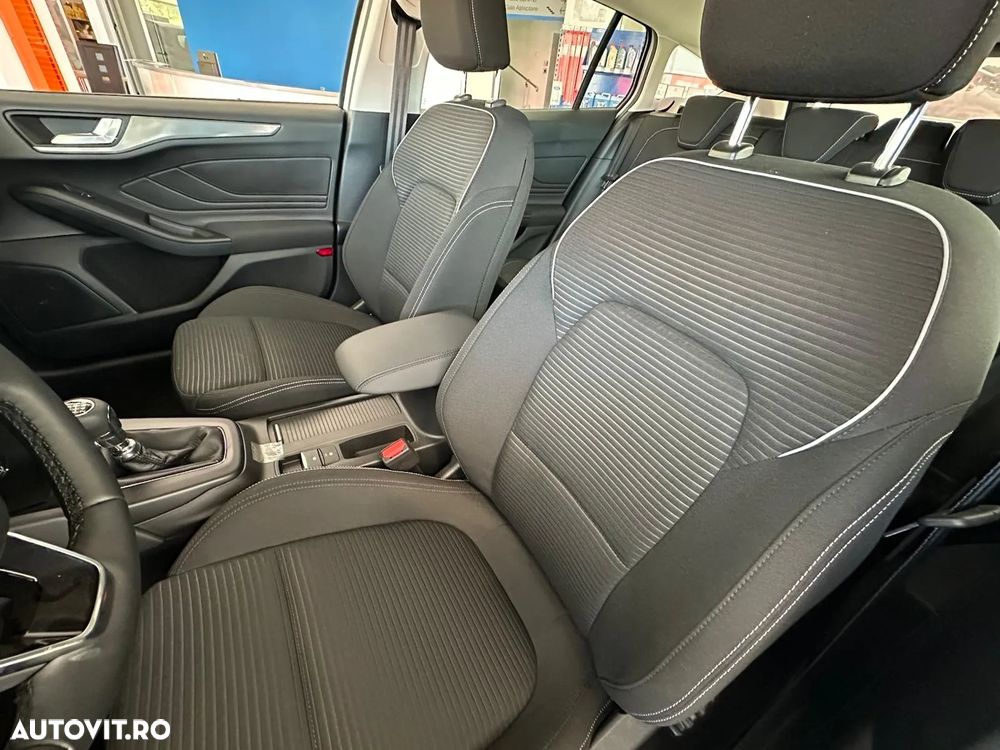 Ford Focus 1.0 EcoBoost 6MT MHEV Titanium - 6