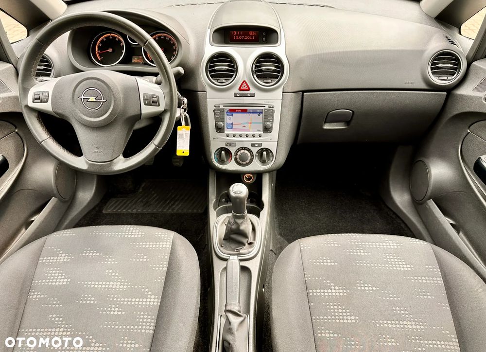 Opel Corsa 1.2 16V Cosmo - 4