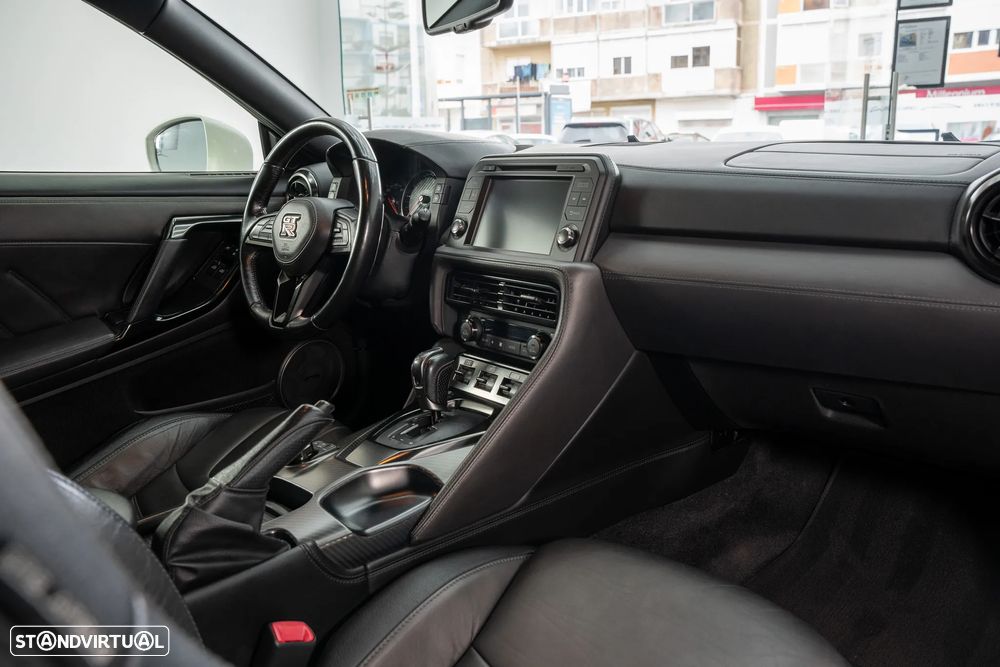 Nissan GT-R Prestige Edition - 13