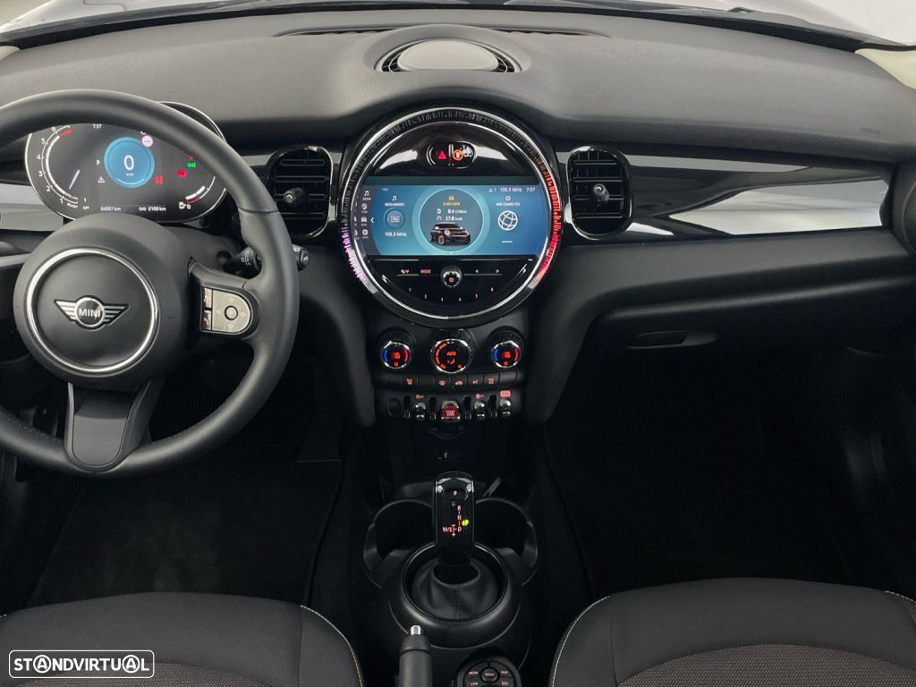 MINI 5 Portas Cooper Premium Essential Auto - 10