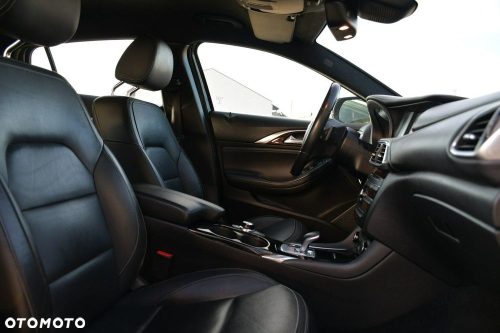 Infiniti Q30 1.6t DCT Premium Tech - 19