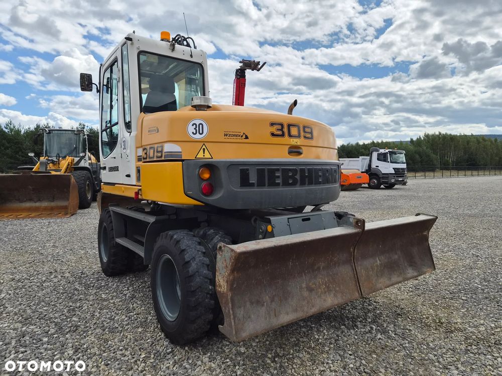 Liebherr A309 Litronic - 8