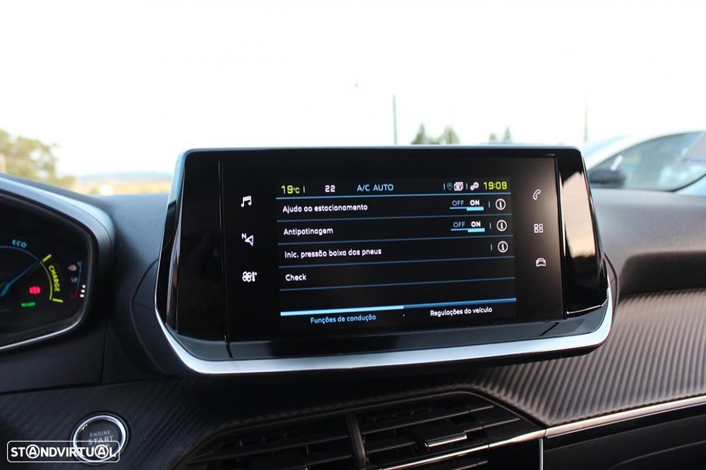 Peugeot e-2008 Allure - 26