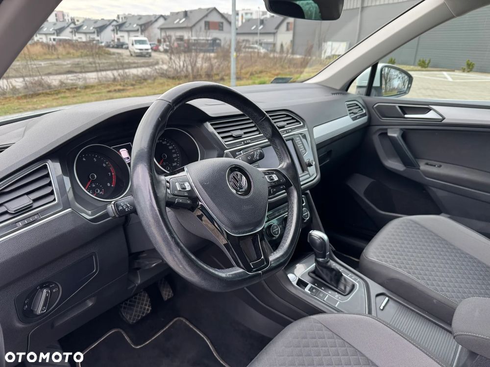 Volkswagen Tiguan - 12