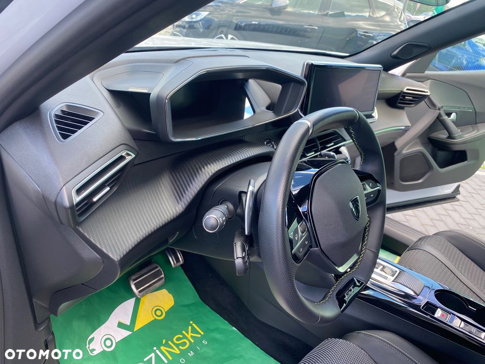 Peugeot 2008 PureTech 130 EAT8 GT - 11