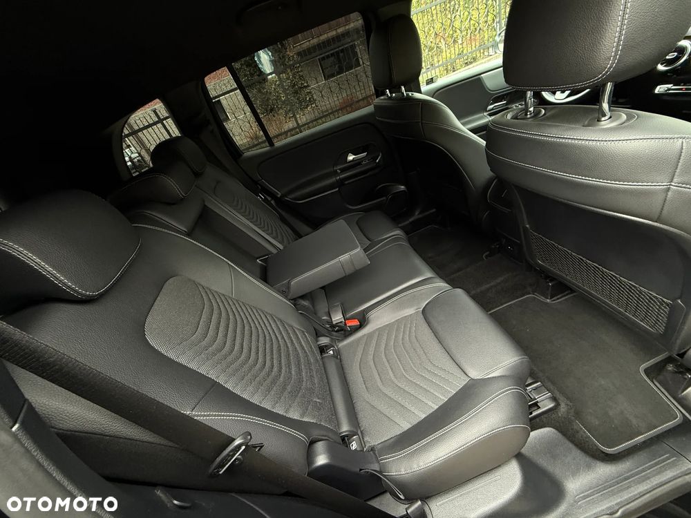 Mercedes-Benz GLB 200 7G-DCT - 34