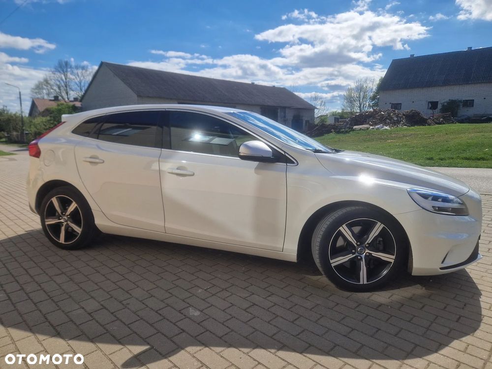 Volvo V40 D3 Geartronic RDesign - 12