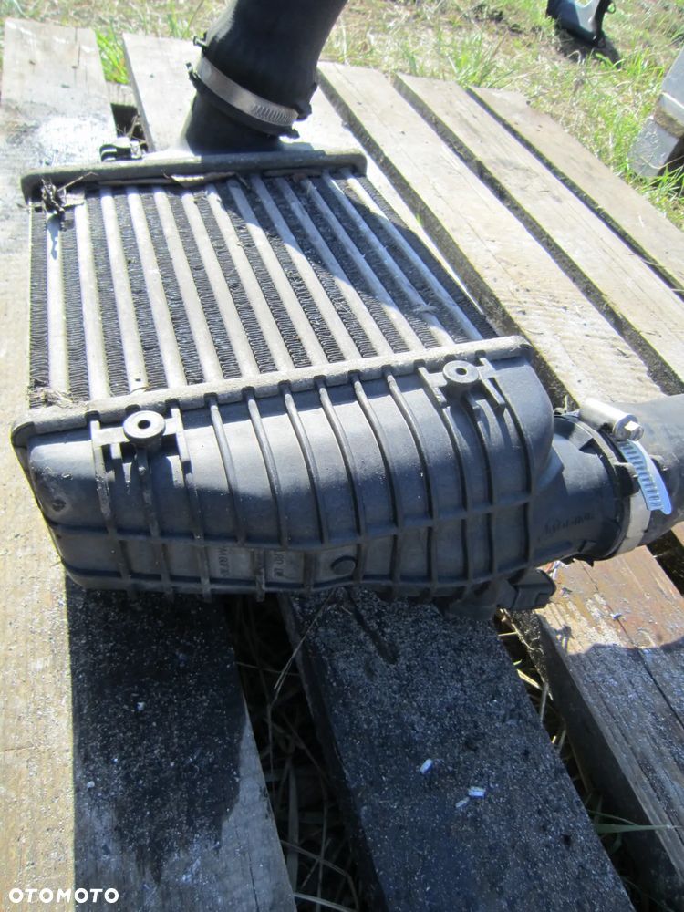 Intercooler chłodnica powietrza Audi 4F0145805AA - 2