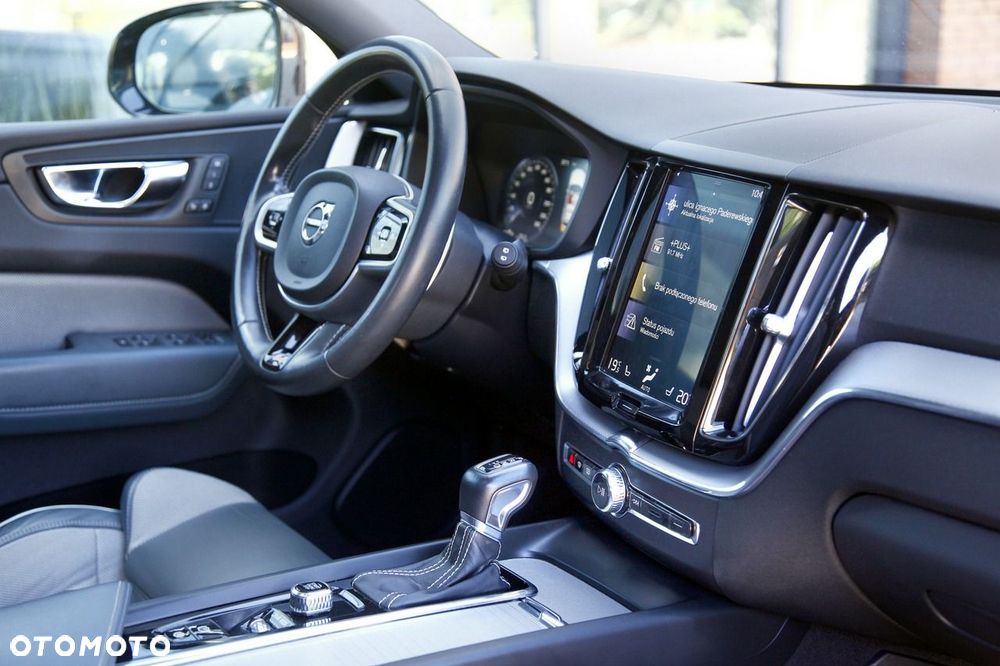 Volvo XC 60 D4 AWD R-Design - 14