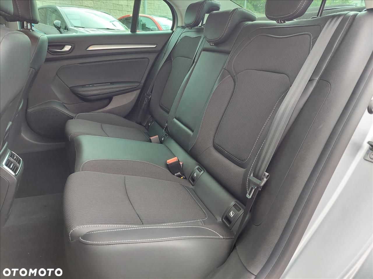 Renault Megane 1.3 TCe Intens EDC - 6