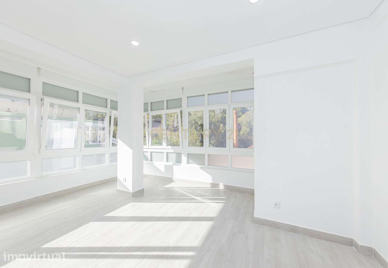 T2 TOTALMENTE REMODELADO | DAFUNDO – CRUZ QUEBRADA | 80 m² | ELEVADOR - Grande imagem: 2/25