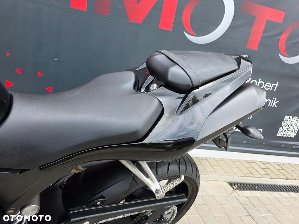 Yamaha R1 - 8