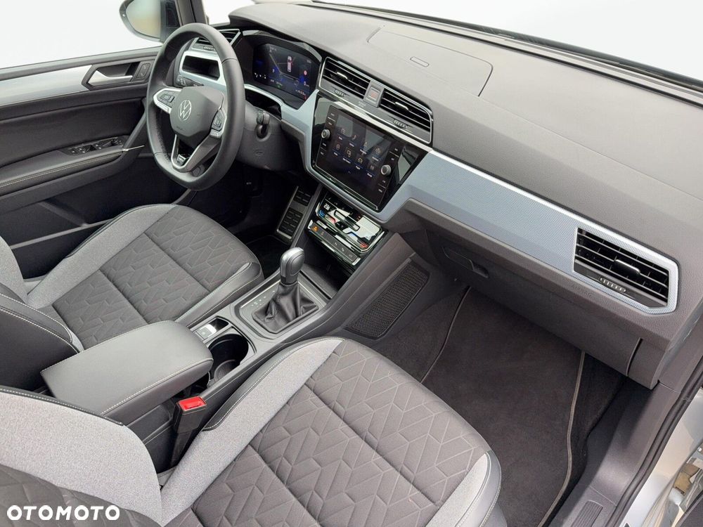 Volkswagen Touran - 12