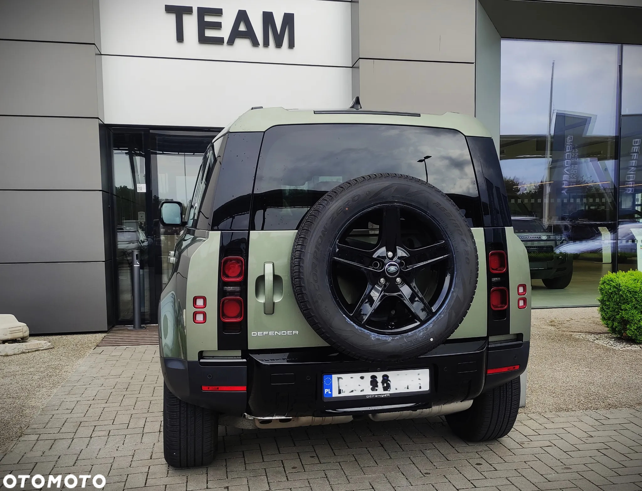 Land Rover Defender - 13