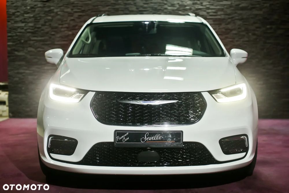 Chrysler Pacifica - 1