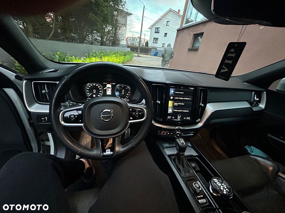 Volvo XC 60 D4 R-Design - 3