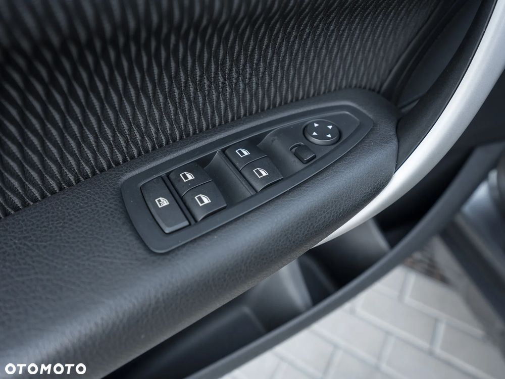 BMW Seria 1 116d Sport Line - 29