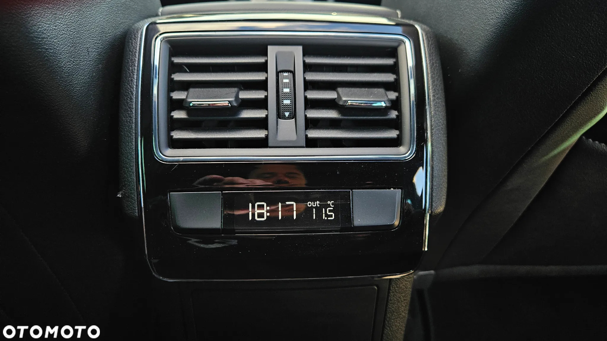 Skoda Superb 2.0 TDI Sportline DSG - 28