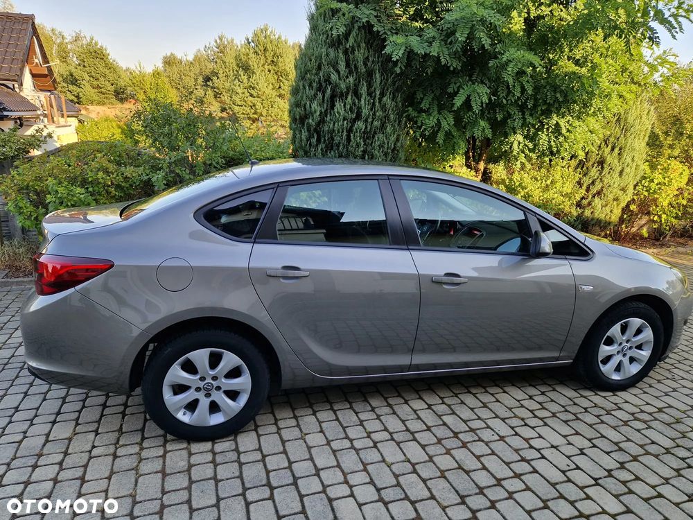 Opel Astra 1.6 Active EU6 - 3