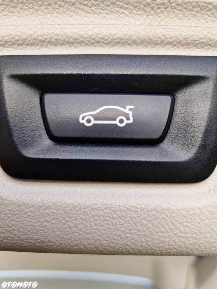 BMW Seria 3 318d mHEV - 20