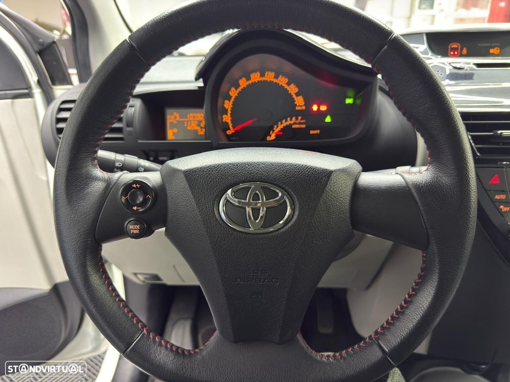 Toyota iQ 1.0 VVT-i Essential+AC - 12