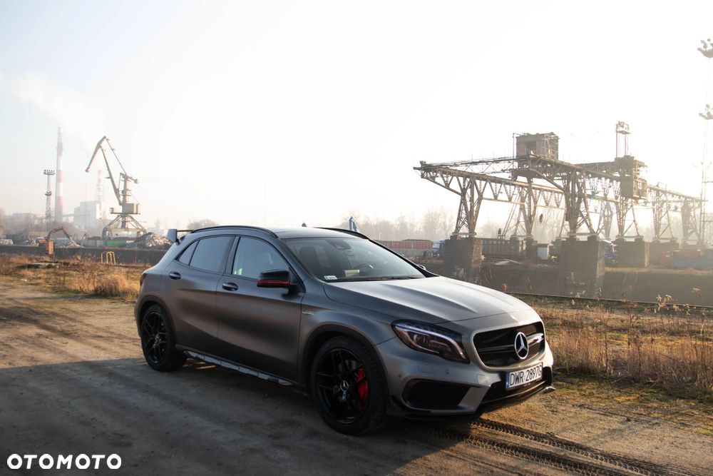 Mercedes-Benz GLA - 13