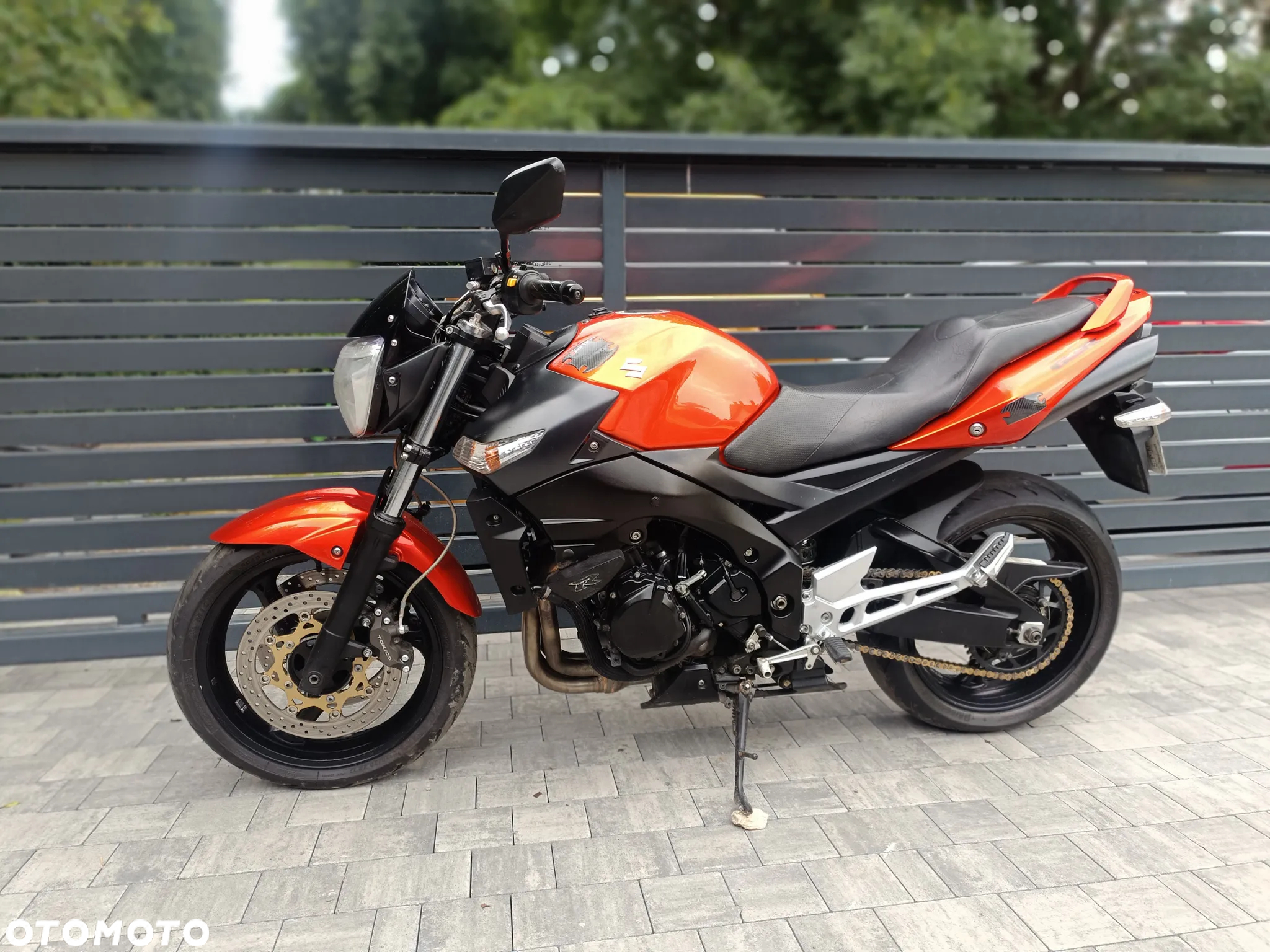 Suzuki GSR - 17
