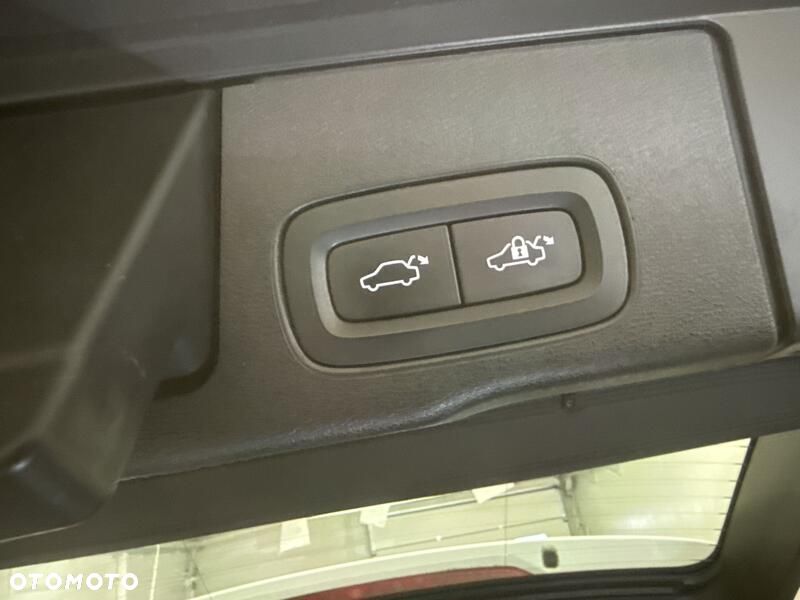 Volvo XC 60 B4 B R-Design - 22
