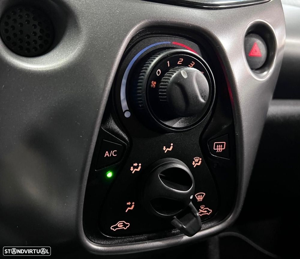 Toyota Aygo 1.0 X-Play+AC+X-Touch - 30