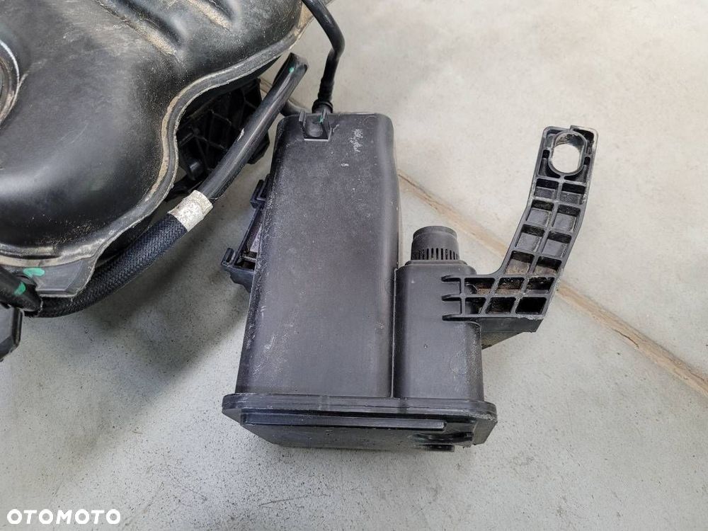 ZBIORNIK PALIWA BAK 1.6 BENZYNA PEUGEOT 5008 II 9829060580 9827785780 - 5
