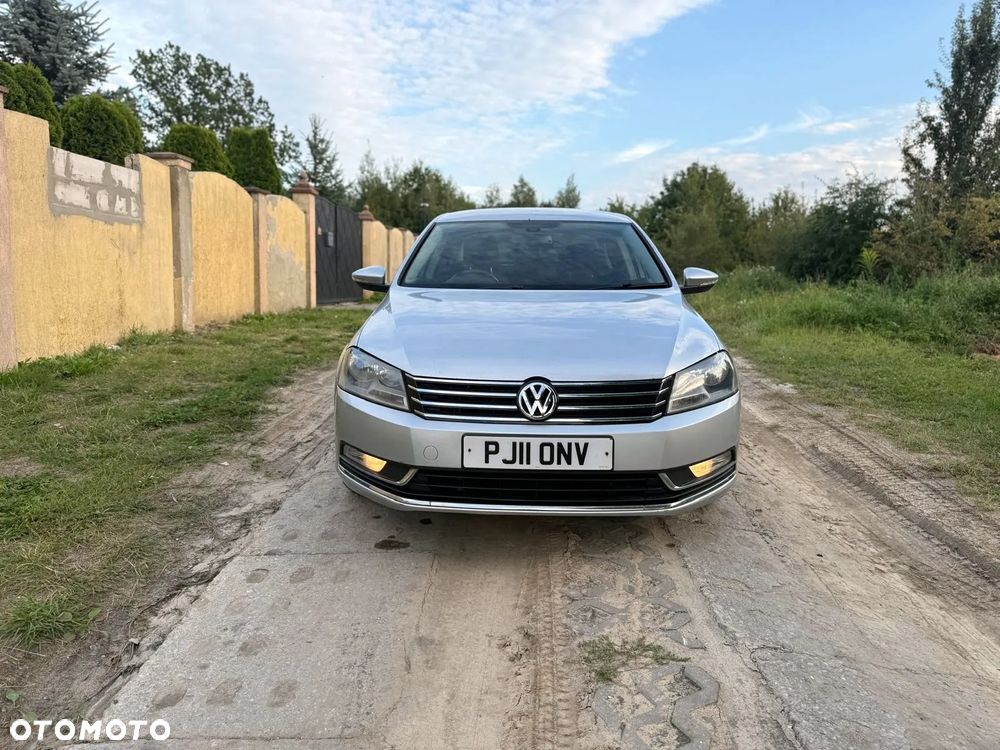 Volkswagen Passat 2.0 TDI BlueMotion Technology Exclusive - 8