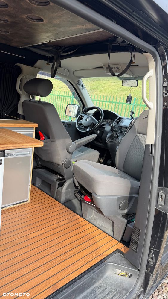 Volkswagen Caravelle - 10