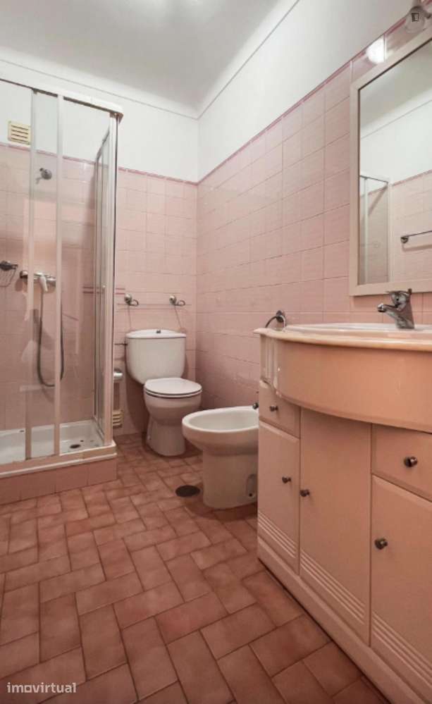Quarto - localizado em Casal do Bispo Coimbra - Grande imagem: 2/16