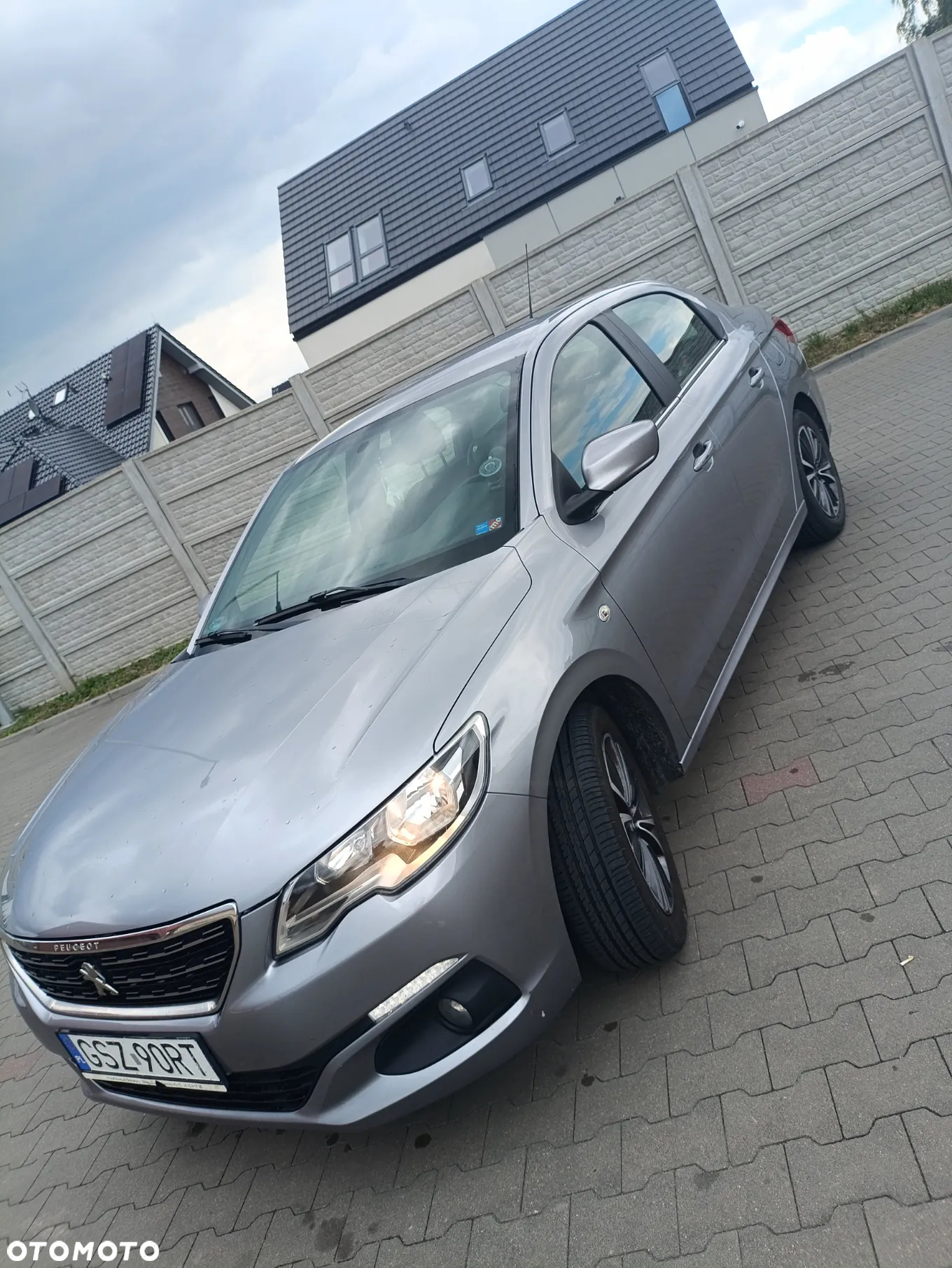 Peugeot 301 1.6 VTi Allure - 2