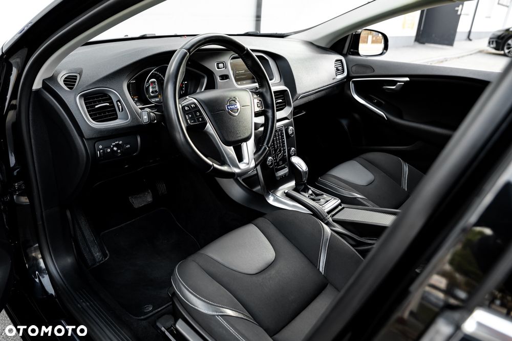 Volvo V40 D3 Geartronic Summum - 16