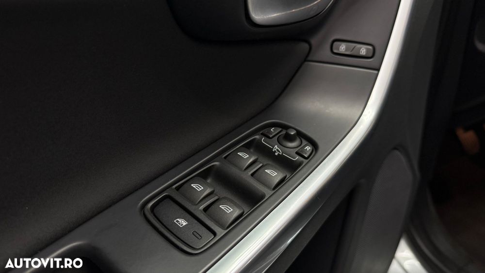 Volvo XC 60 D4 Momentum - 23